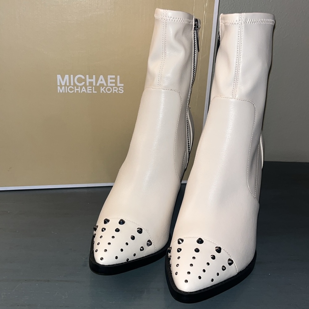 MICHAEL MICHAEL KORS Dover Studded Faux Leather Ivory Ankle Boots NIB NWT sz 9M - Picture 5 of 16